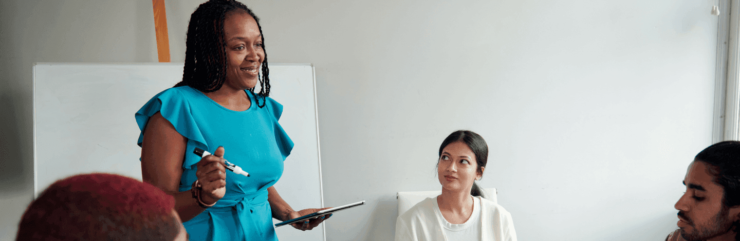 Team Leader Level 3 Apprenticeship background